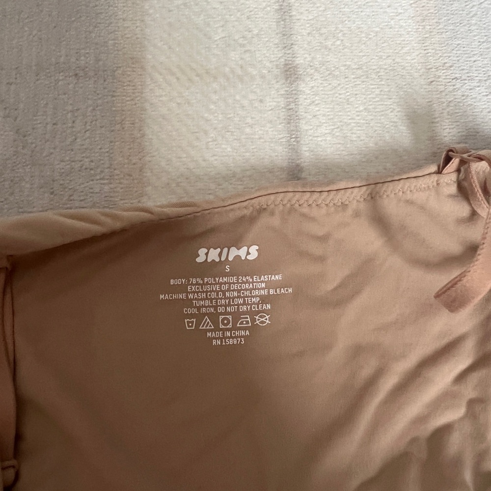 SKIMS Fits Everybody Cami Bodysuit - Picture 5 of 6